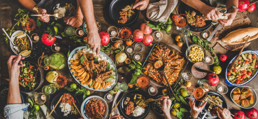 Flat-lay,Of,Family,Feasting,With,Turkish,Cuisine,Lamb,Chops,,Quince,z